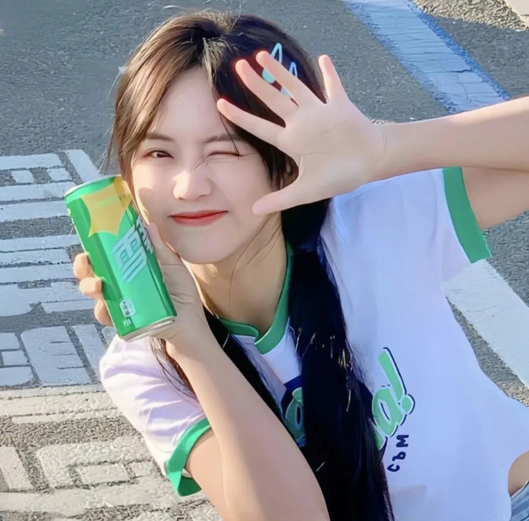 我躺帝王怀里刷视频